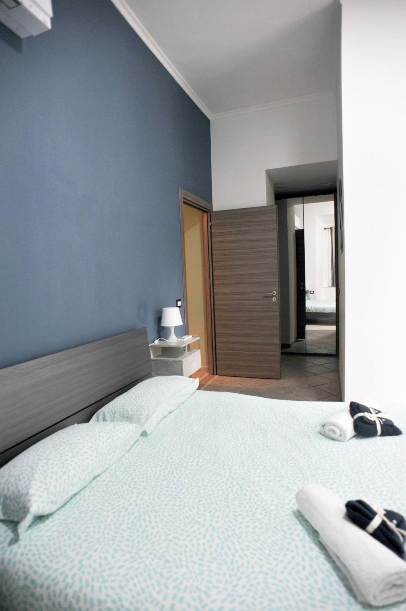 In Center Apartaments Salerno Exterior foto
