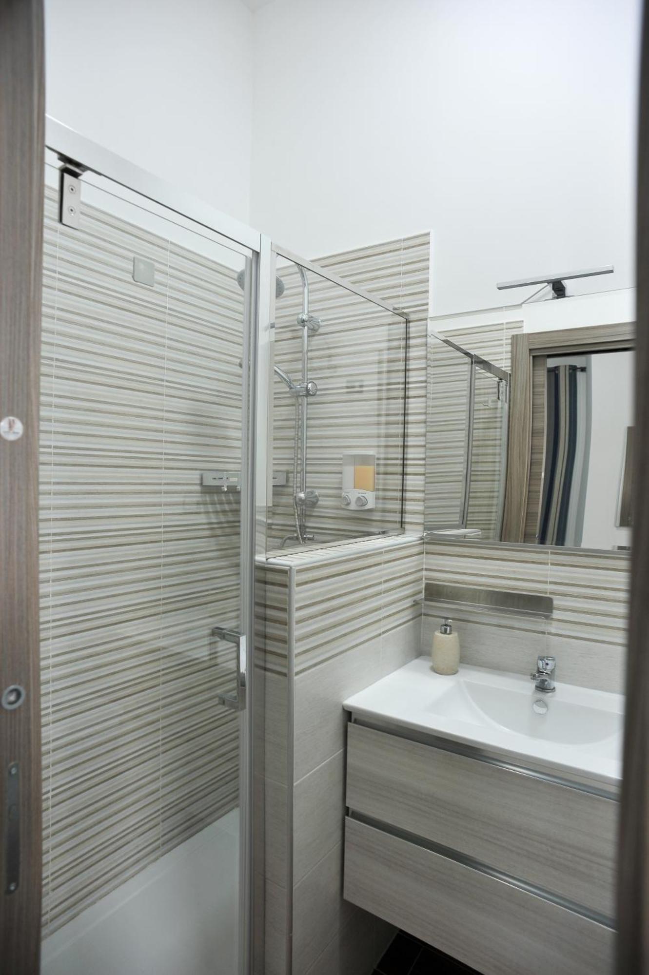 In Center Apartaments Salerno Exterior foto